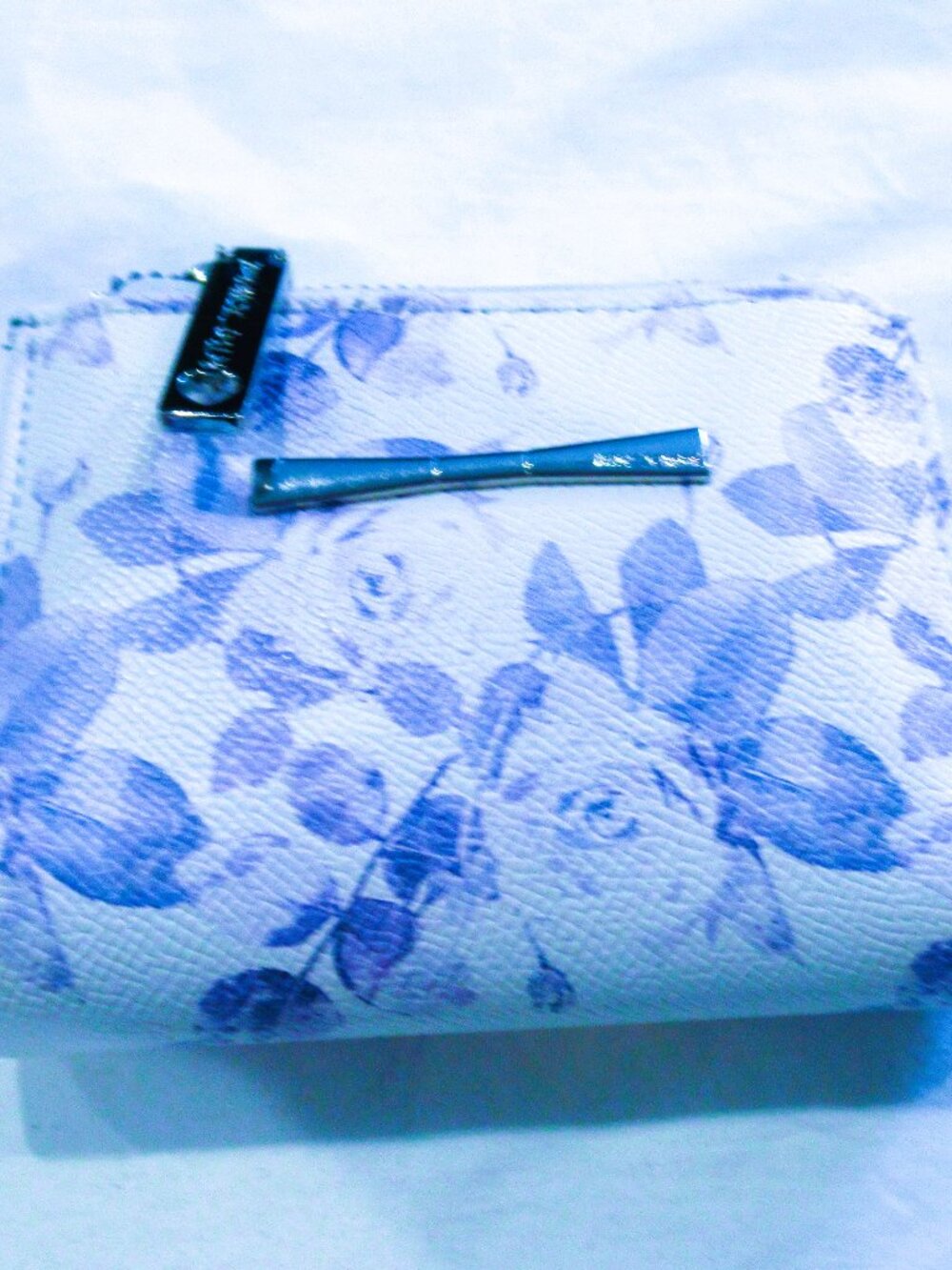 Betsey Johnson white and blue roses PVC card wallet